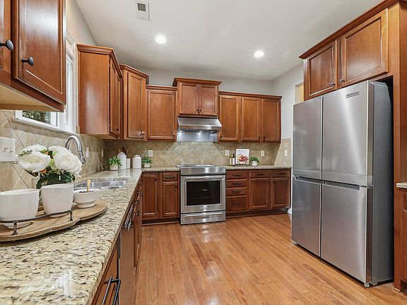 2nd image of 1756 Laurel Park Pl