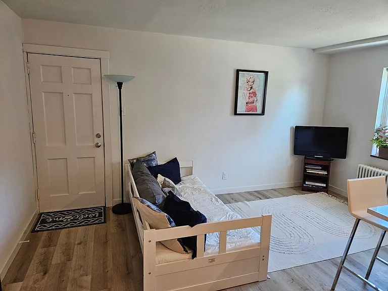Hillside Apartments — Photo 4