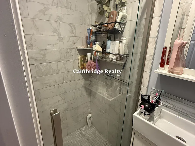 136 Oxford St #1 — Photo 13