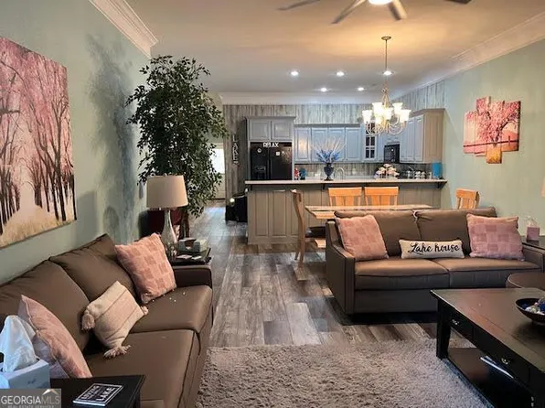 1647B Lakeview Dr, Young Harris, GA 30582