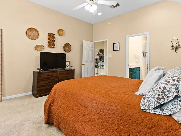 804 Woodhollow Dr — Photo 3