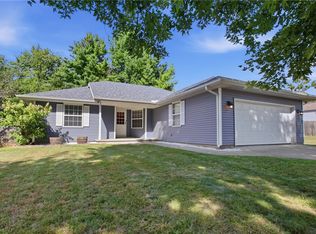 2402 Woodlawn Dr, Charleston, IL 61920