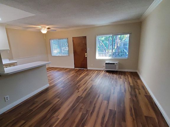3rd image of 1401 S Magnolia Ave