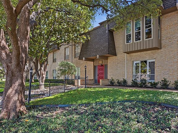 2nd image of 4320 Bellaire Dr S APT 225W