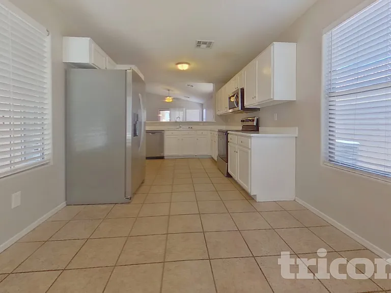 2215 S 83rd Ln — Photo 5