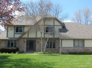 4455 S Caldwell Dr, New Berlin, WI 53151