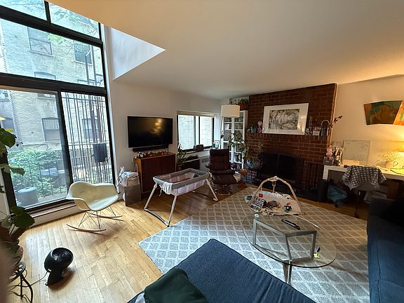 4th image of 125 E 82nd St APT 3