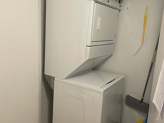 2nd image of 181 Dundas St #5303