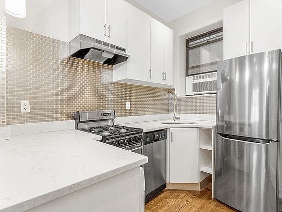 5th image of 210 W 80th St #3E