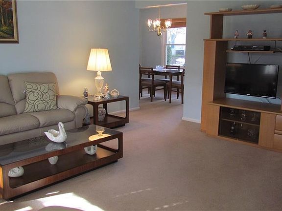 4th image of 517A Revere Way