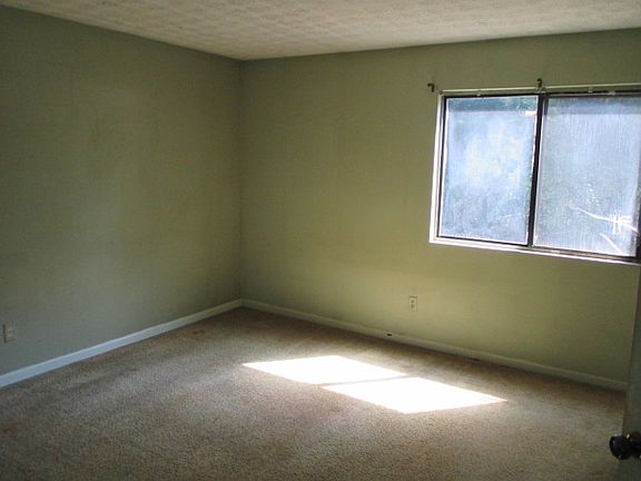 3rd image of 2946 Meadow Wood Ct