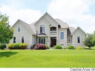 107 Pebble Ln, Jacksonville, IL 62650