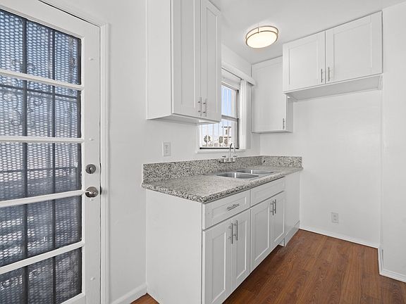 5th image of 516 N Normandie Ave #1804