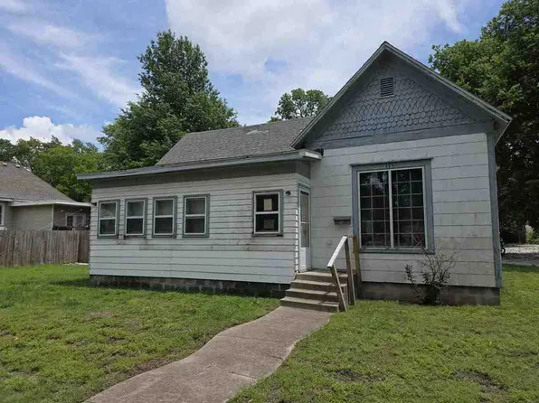 111 N Ash St, Webb City, MO 64870