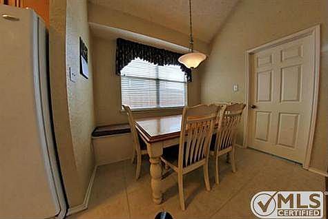 5th image of 2035 Camelot Dr