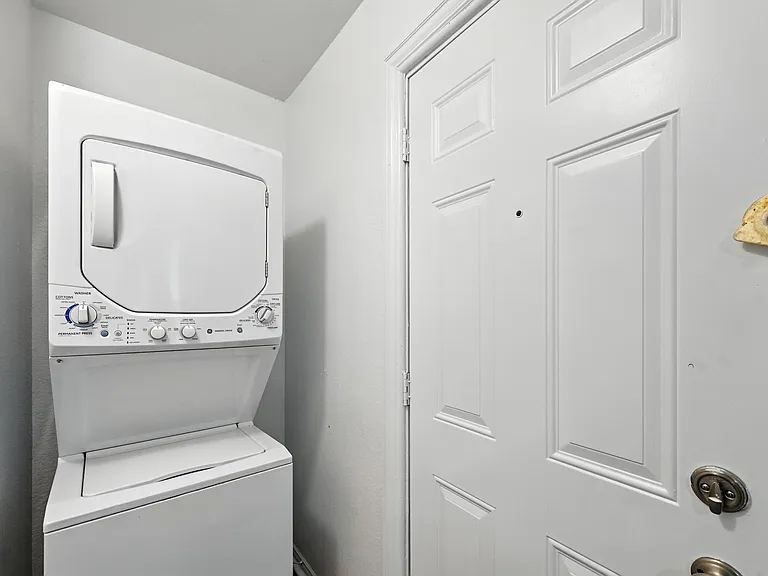 1713 Manor Garden Curv — Photo 6
