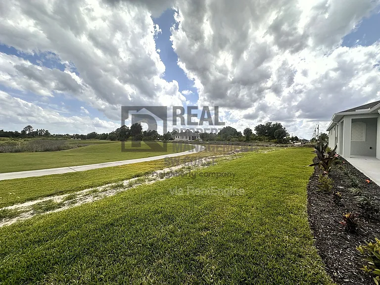 20501 Hazelnut Ct S — Photo 9