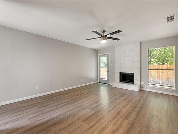 3rd image of 2404 Burleson Ct #B