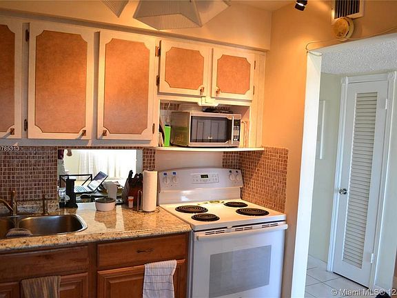 4th image of 19001 NE 14th Ave APT 323