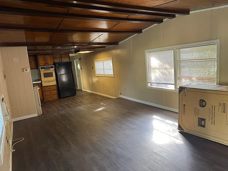 1506 Maple St — Photo 6