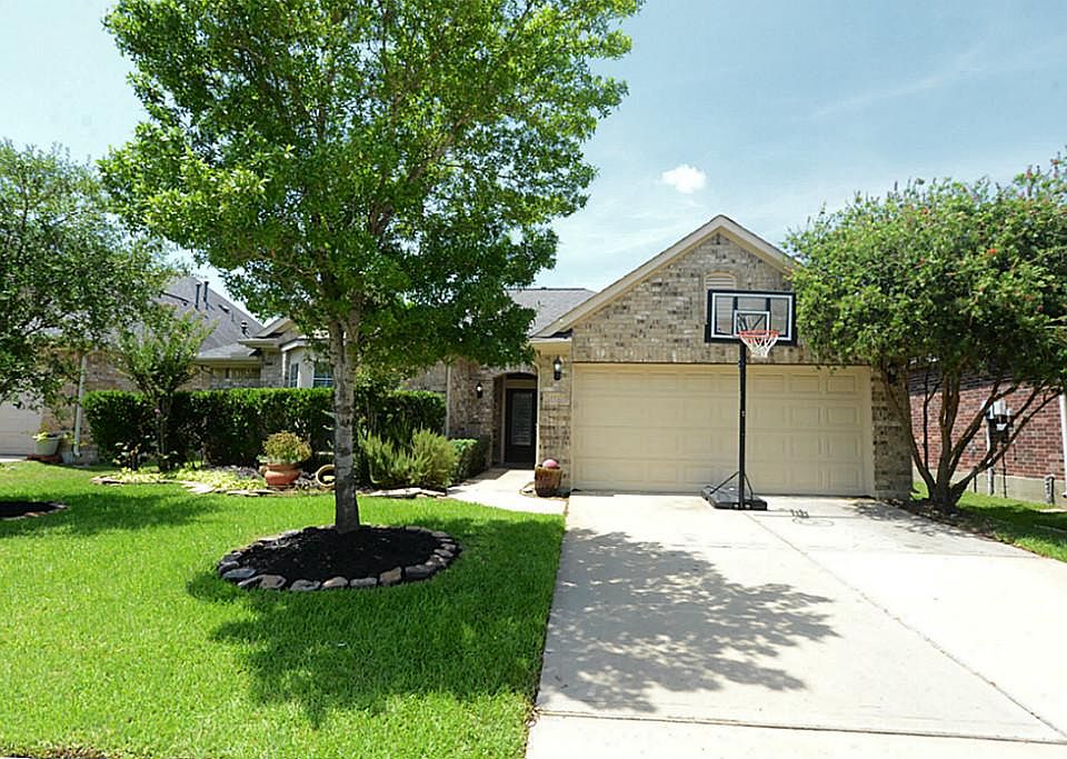 Beautiful curb appeal and well maintained landscaping.