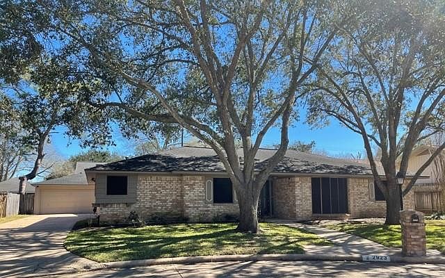 1st image of 2923 Blue Lakes Ln