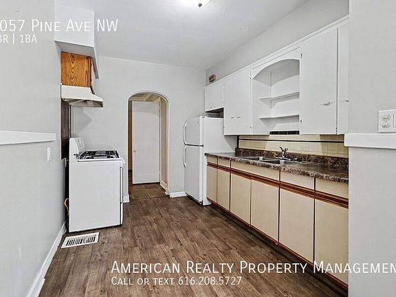 3rd image of 1057 Pine Ave NW