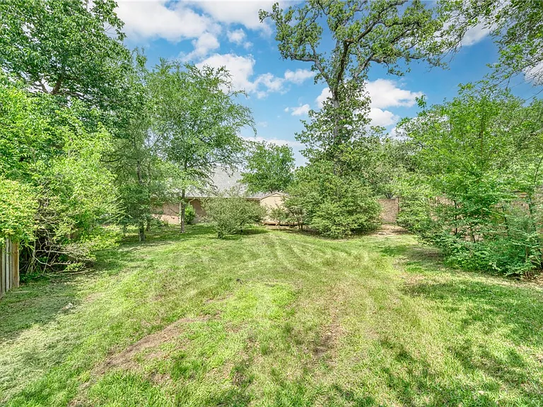 1402 Riverstone Ct — Photo 39