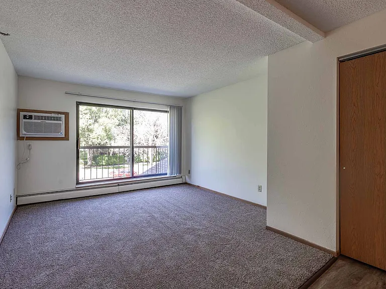 Woodland Park Apartments — Photo 24