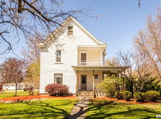 213 W Main St, Yates City, IL 61572