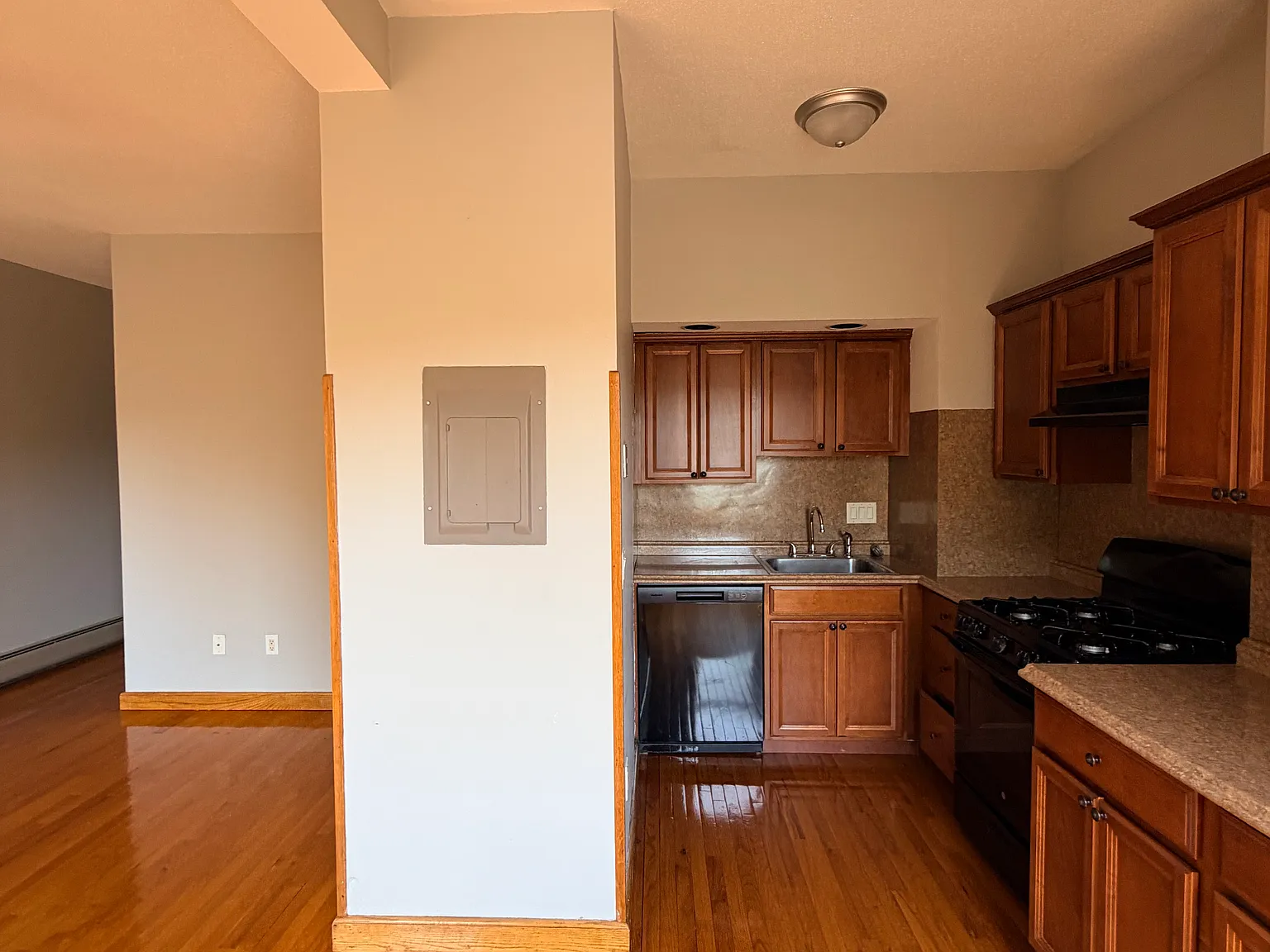 1 bed, 800 sqft, $1,750 — Photo 2
