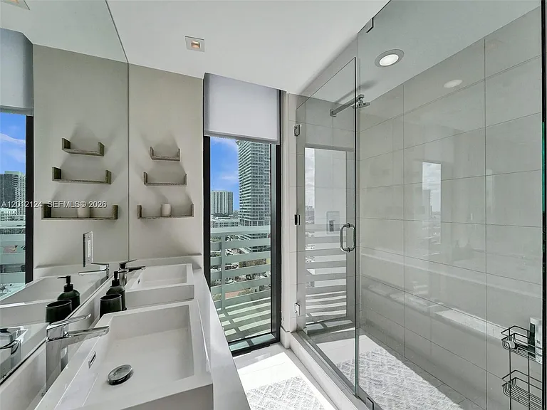 460 NE 28th St #1701 — Photo 39