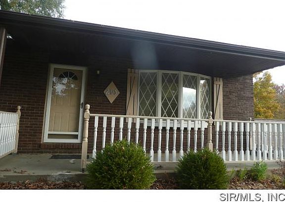 2nd image of 205 Woodridge Ct