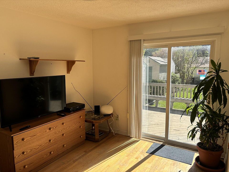 411 Leroy Ave, photo 8