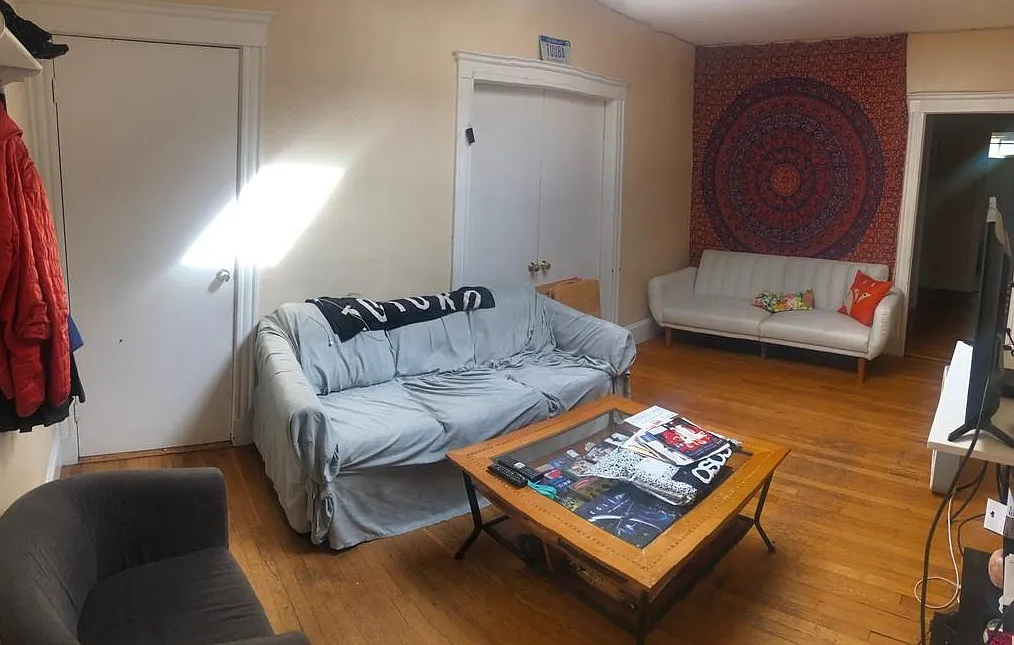 5 bed, 9999 sqft, $5,000 — Photo 1