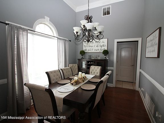 5th image of 4951 Rosebrook Cir W