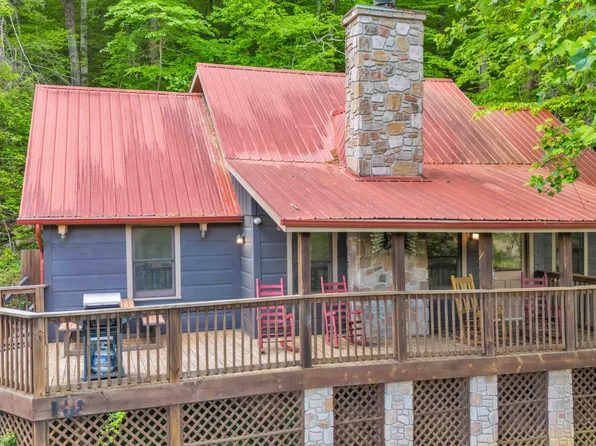 136 Smoky Mountain Way, Sevierville, TN 37876