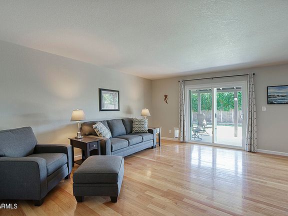 3rd image of 2527 W SURREY Avenue