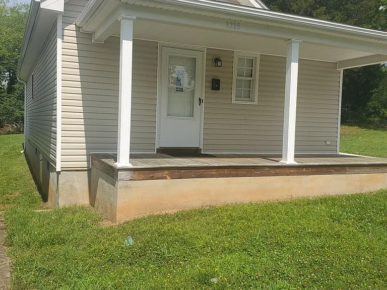 1215 Washington St — Photo 1