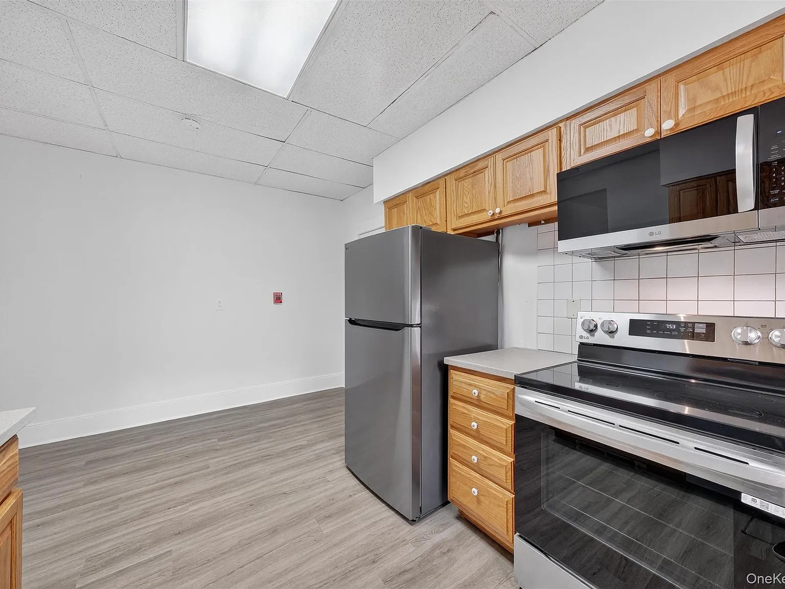 3 bed, 1.0 bath, 1500 sqft, $2,500 — Photo 3