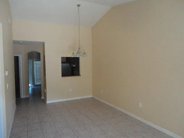 2 bed, 919 sqft, $1,875 — Photo 3