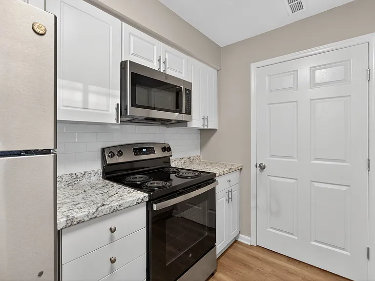 Nevin Place Apartments — Photo 39