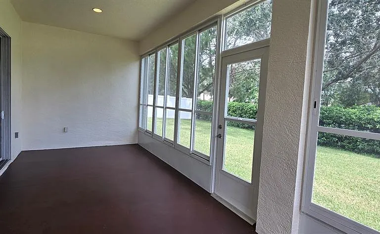 4085 SW 49th Ave — Photo 2