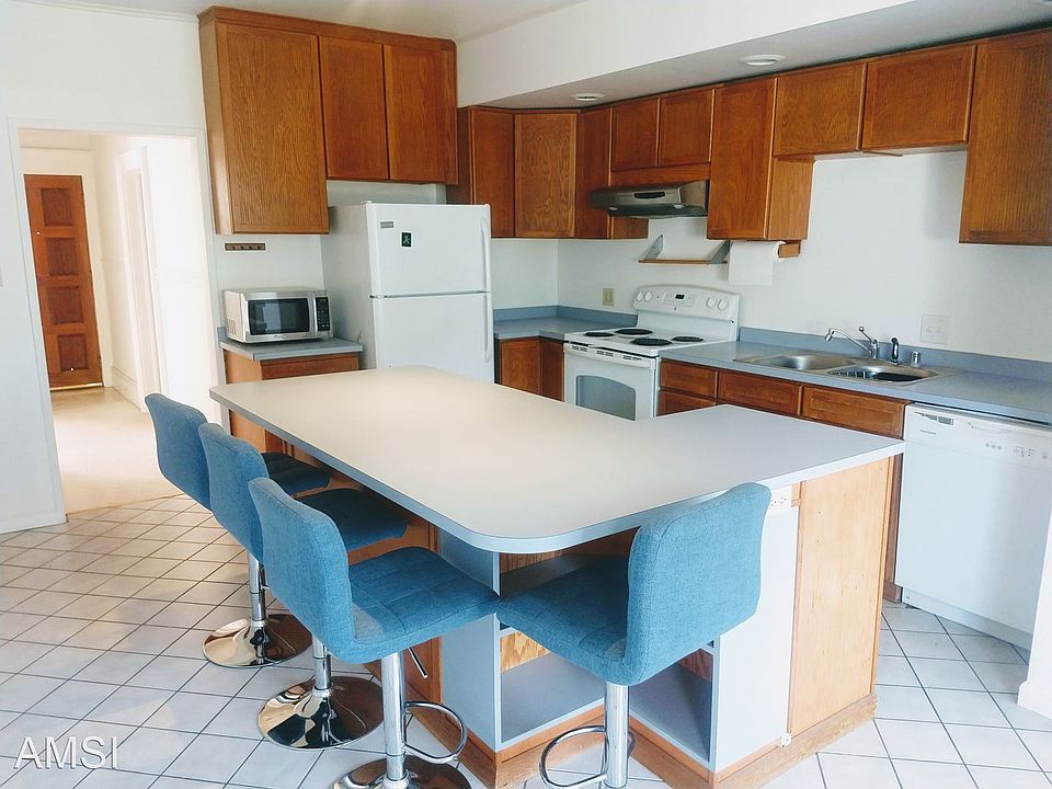 1st image of 166 Lundys Ln