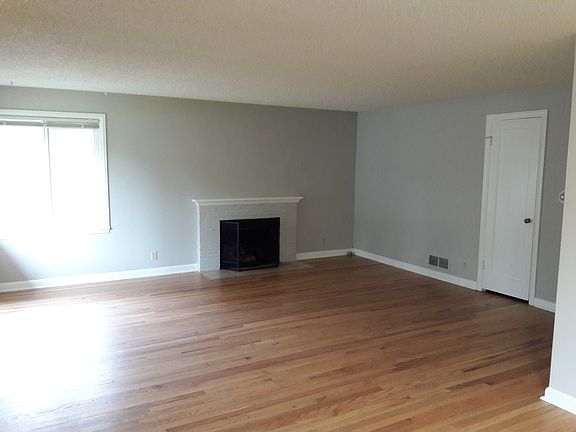 4th image of 13114 Palatine Ave N