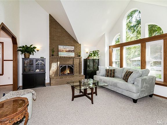 4th image of 16412 89th Ave E