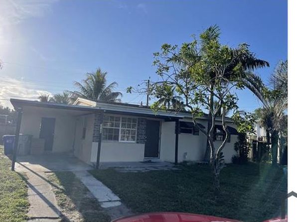 2588 NE 14th Ter