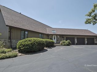 7711 N Valley Hill Rd, Woodstock, IL 60098