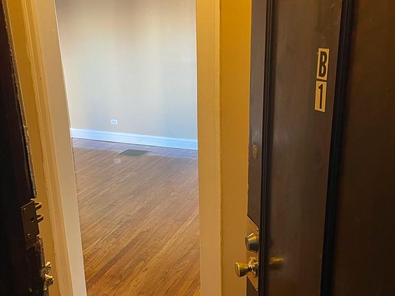 2nd image of 7338 S Vernon Ave #1B