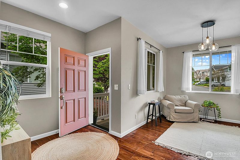 3rd image of 2412 84th Avenue NE